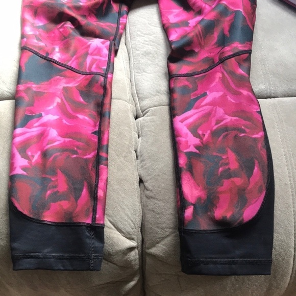 Calia floral Capri tights w mesh and calf cutouts - Picture 7 of 8